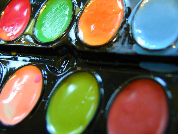 Read This Hindi Poem on Holi Different-Colors-Paint